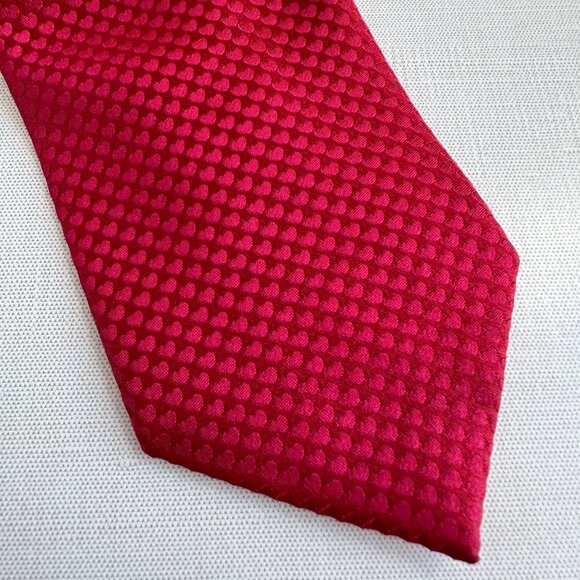 Geoffrey Beene Silk Tie 1990s, Red Heart Pattern, Vintage 100% Silk Necktie - Picture 2 of 10